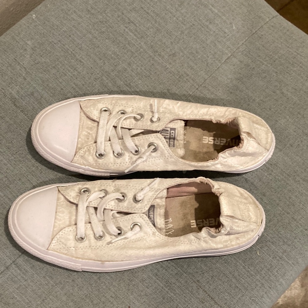 Converse Low Top Sneakers in Light Pink and White